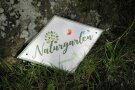Blechschild mit Aufschrift "Naturgarten"