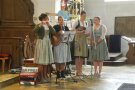 Frauen singen in einer Kirche