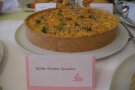 Gemüse Quiche steht auf einem Tisch