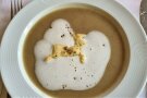 Suppenteller mit Suppe