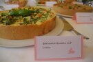 Quiche steht auf einem Tisch